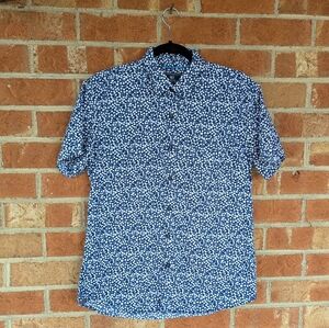 MBX Men's Blue Floral Print Button Up Short-Sleeved Shirt - Small